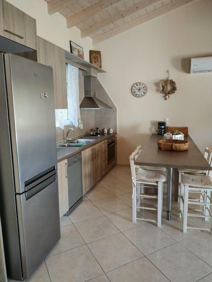 Alexandra Apartment Артемида Екстериор снимка