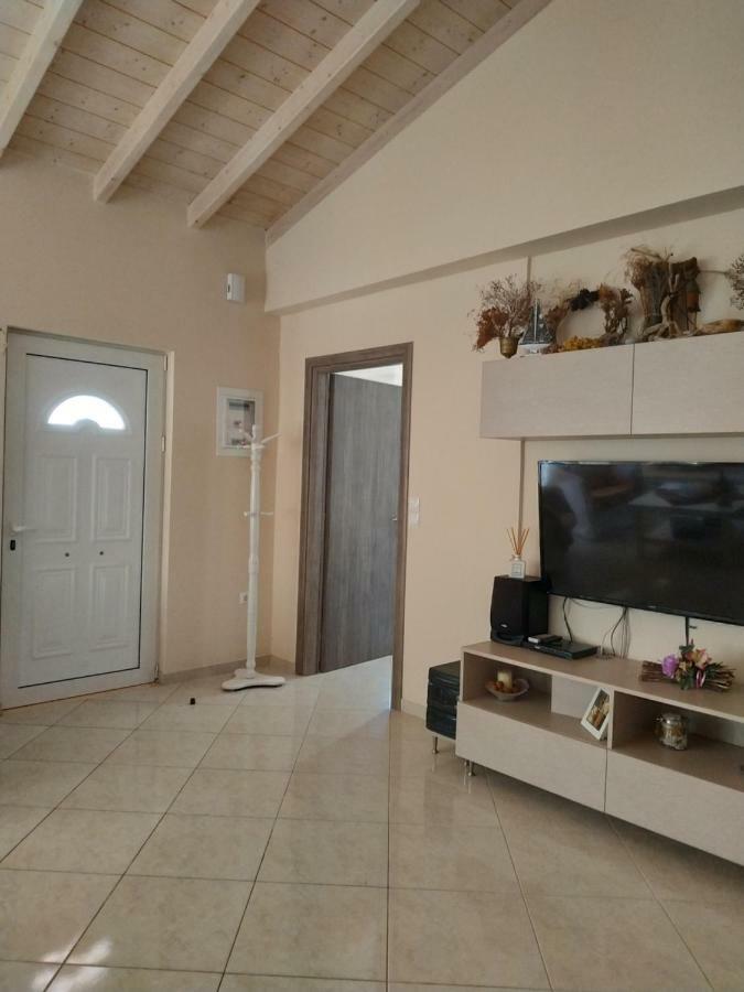 Alexandra Apartment Артемида Екстериор снимка