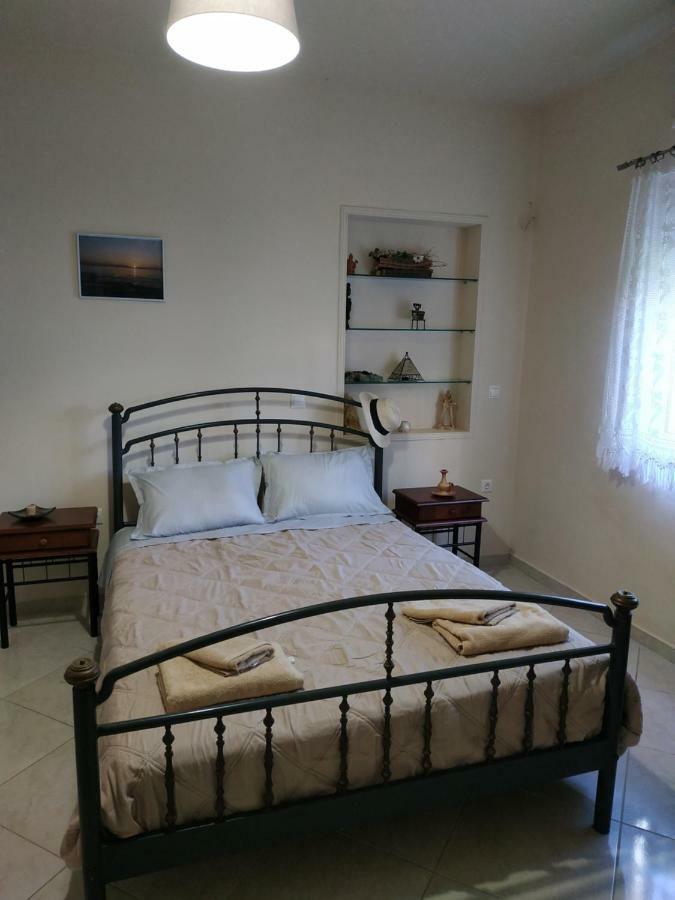 Alexandra Apartment Артемида Екстериор снимка